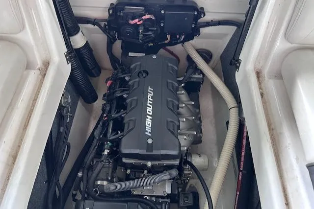 Slide: The Image of 2014 Yamaha Boats SX190 engine compartment with high output engine visible. - 15