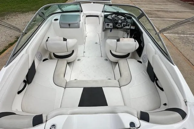 Slide: The Image of 2014 Yamaha Boats SX190 interior with white seating and steering console. - 19