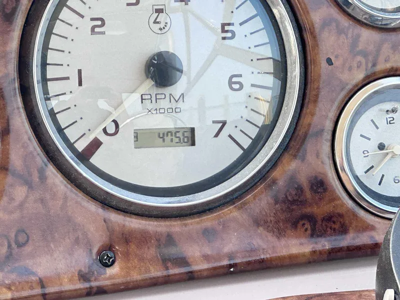Slide: The Image of Close-up of 2004 Rinker Fiesta Vee 410 RPM gauge showing 475.6 hours. - 10