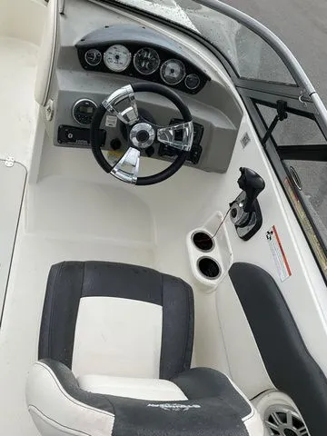 Slide: The Image of Stingray 198LS 2017 - 2