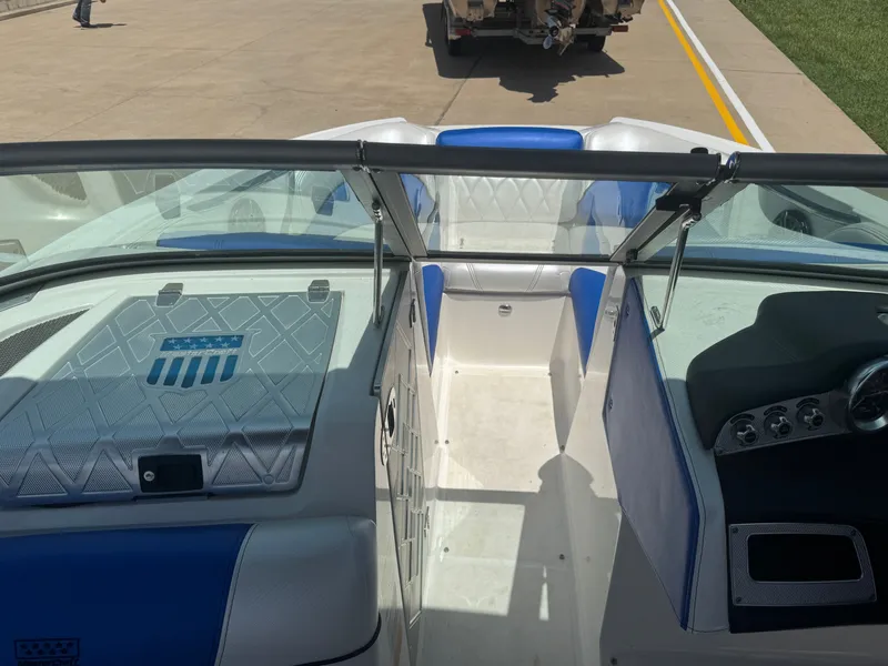 Slide: The Image of MasterCraft X2 2012 - 19