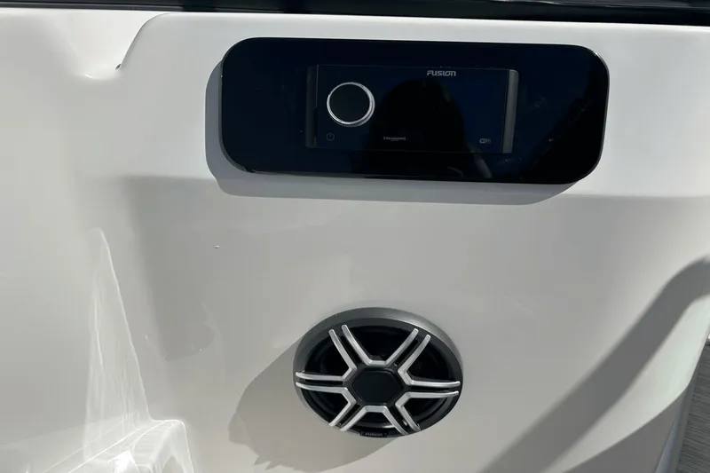Slide: The Image of Sea Ray SDX 250 Surf 2026 - 13