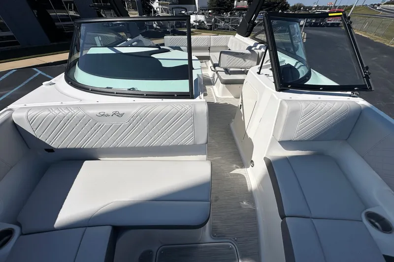 Slide: The Image of Sea Ray SDX 250 Surf 2026 - 5