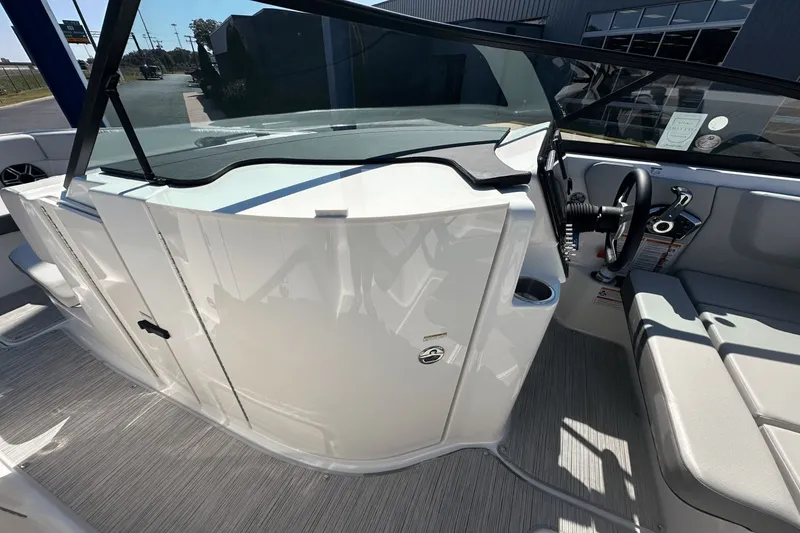 Slide: The Image of Sea Ray SDX 250 Surf 2026 - 7