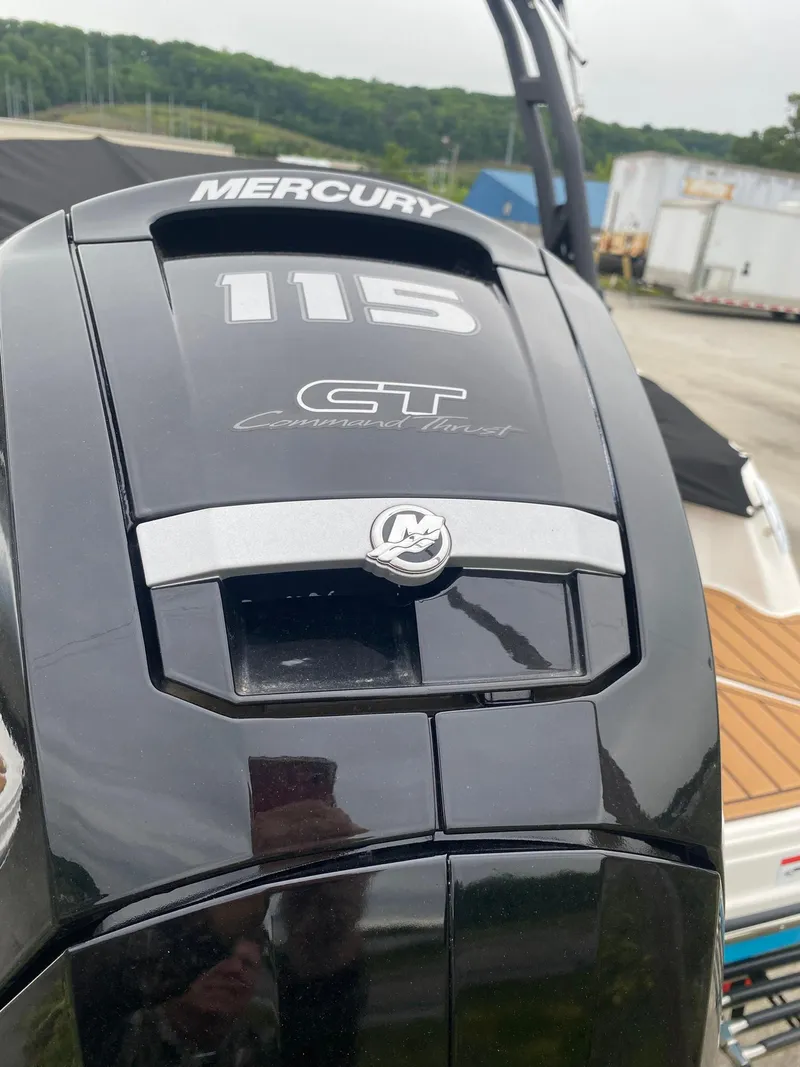 Slide: The Image of 2025 Bayliner VR4 Bowrider OB with Mercury 115 CT outboard engine. - 6