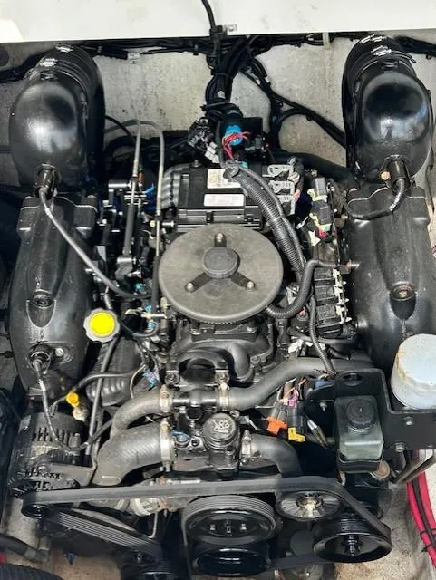 Slide: The Image of Engine of a 2012 Sea Ray 260 Sundeck boat, detailed view. - 14