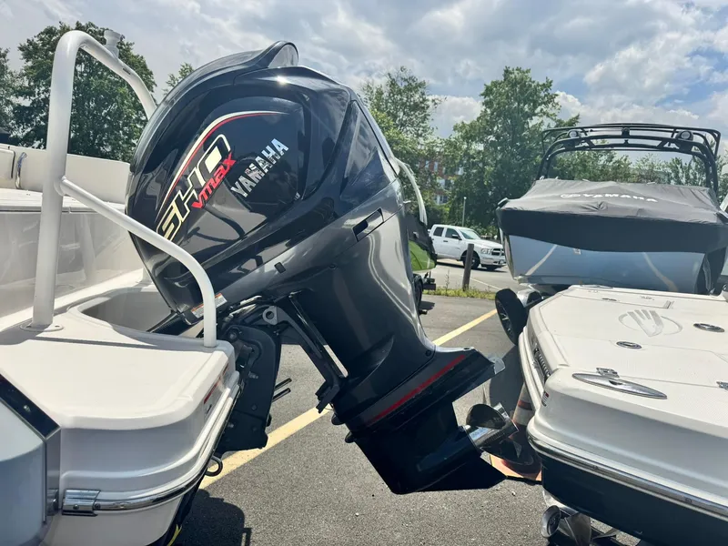 Slide: The Image of 2022 Robalo R230 Center Console with Yamaha SHO VMAX outboard motor. - 8