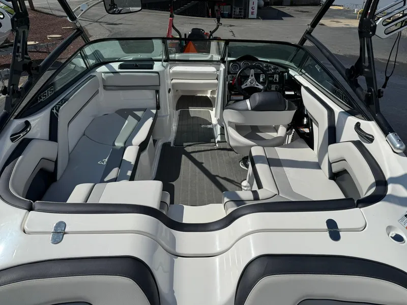 Slide: The Image of 2016 Yamaha Boats 212X interior with spacious seating and modern dashboard. - 7