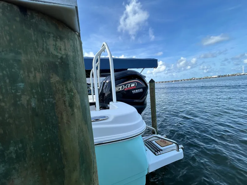 Slide: The Image of Yamaha SHO VMAX engine on 2023 NauticStar 231 Hybrid boat. - 53