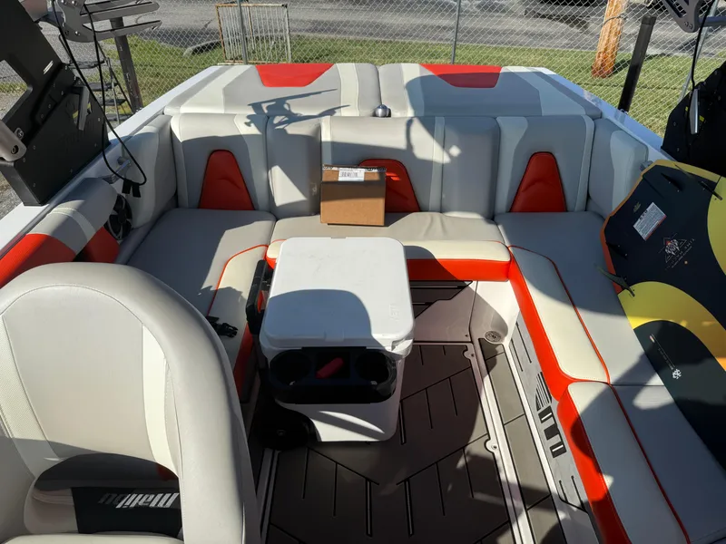 Slide: The Image of Interior of 2017 Malibu Wakesetter 21 VLX boat with seating and equipment. - 7
