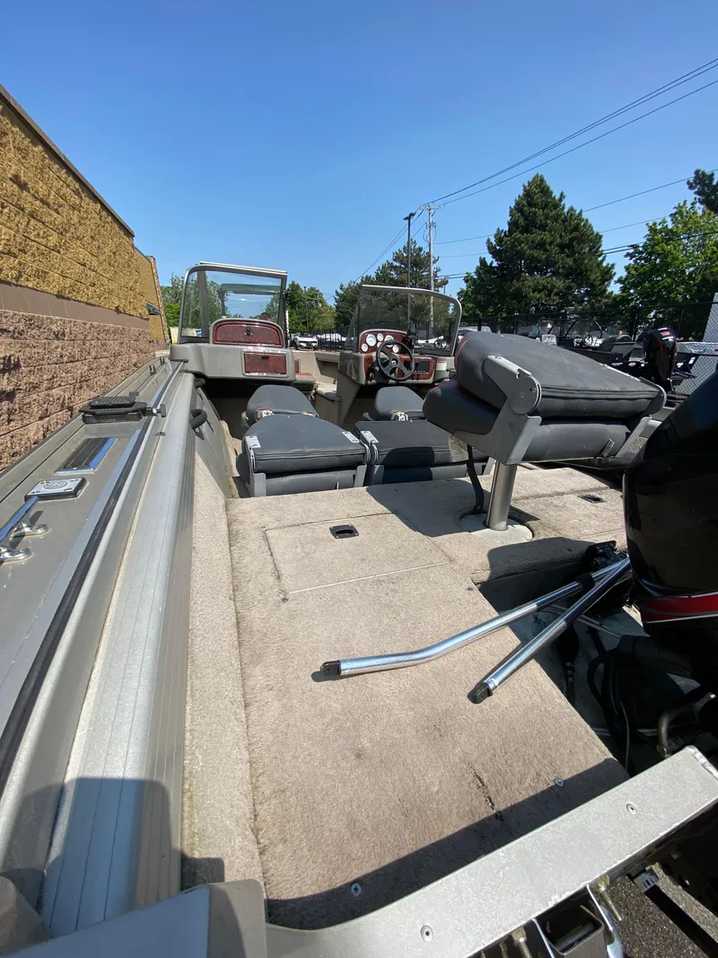 Slide: The Image of 2005 Tracker Targa 18 WT boat interior with seating and steering wheel. - 4