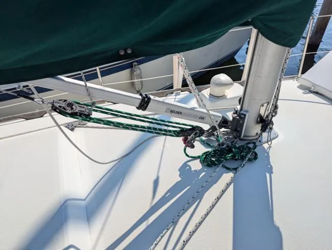 Slide: The Image of 1979 Sabre 28-2 sailboat deck with rigging and boom, featuring green ropes and a Seldén system. - 10