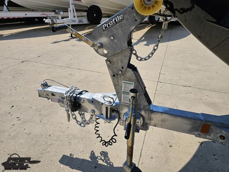 Slide: The Image of Trailer hitch of a 2022 Yamaha Boats 195S, featuring a Profile Performance winch. - 12