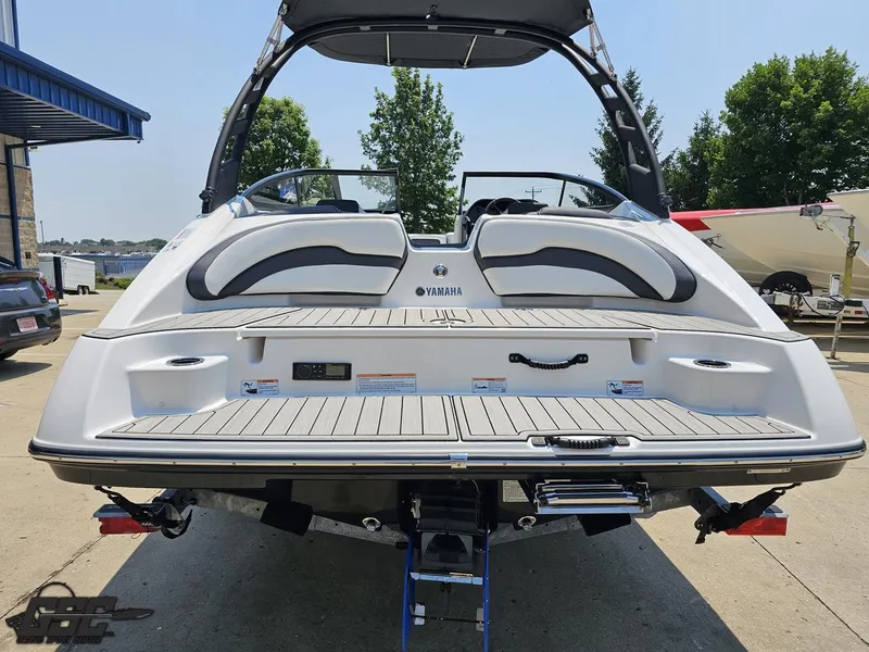 Slide: The Image of 2022 Yamaha Boats 195S rear view, showcasing sleek design and spacious deck. - 27