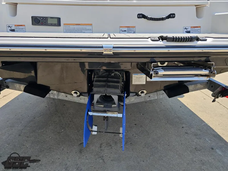 Slide: The Image of 2022 Yamaha Boats 195S rear view with swim platform and ladder. - 28