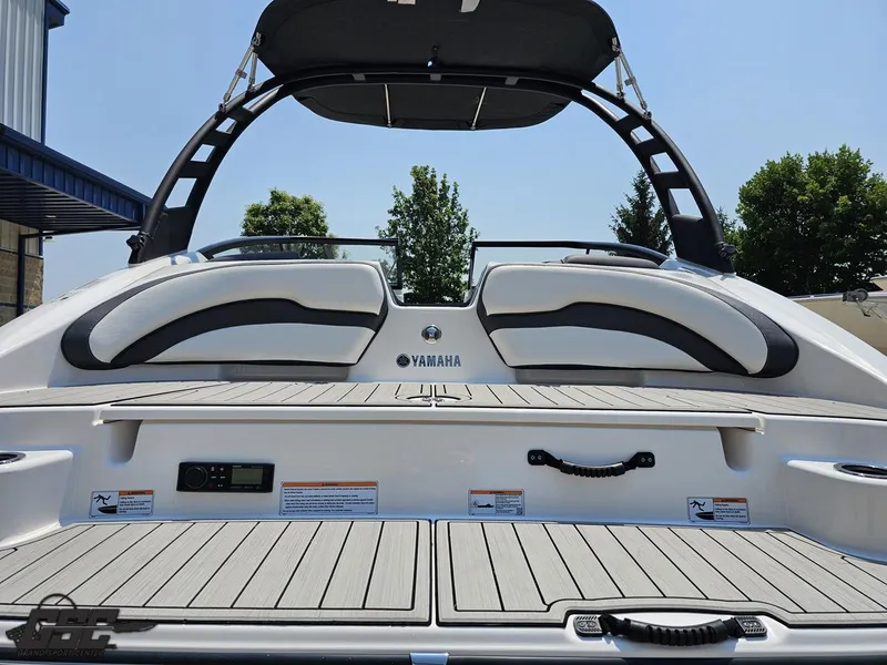 Slide: The Image of 2022 Yamaha Boats 195S rear view with swim platform and seating. - 29