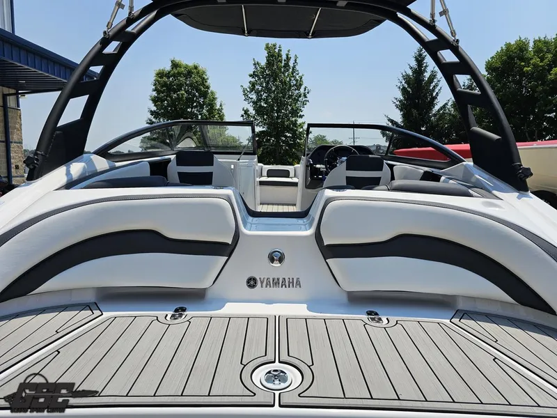 Slide: The Image of 2022 Yamaha Boats 195S interior with sleek seating and modern design. - 31