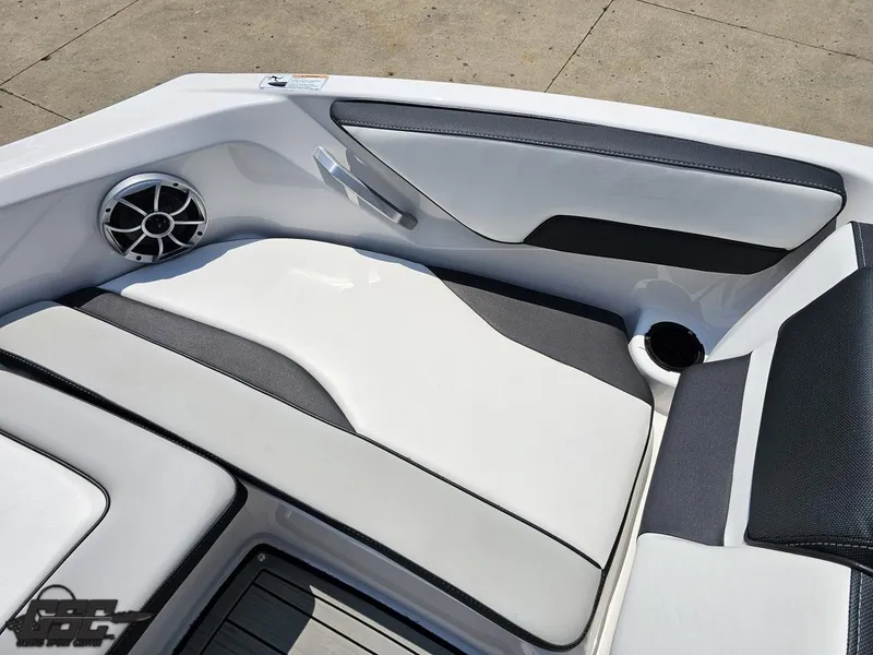 Slide: The Image of Yamaha 195S 2022 - 65