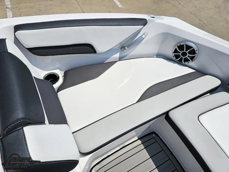 Slide: The Image of Yamaha 195S 2022 - 66