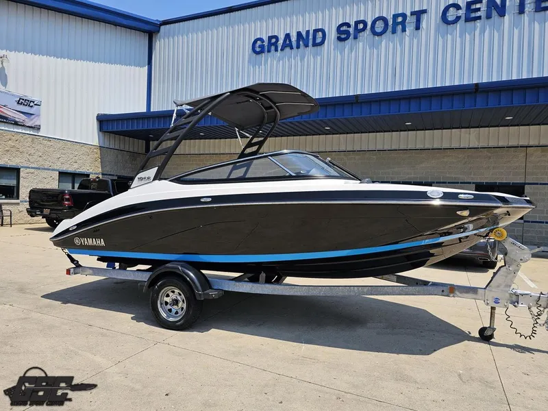 Slide: The Image of 2022 Yamaha Boats 195S on trailer at Grand Sport Center dealership. - 7