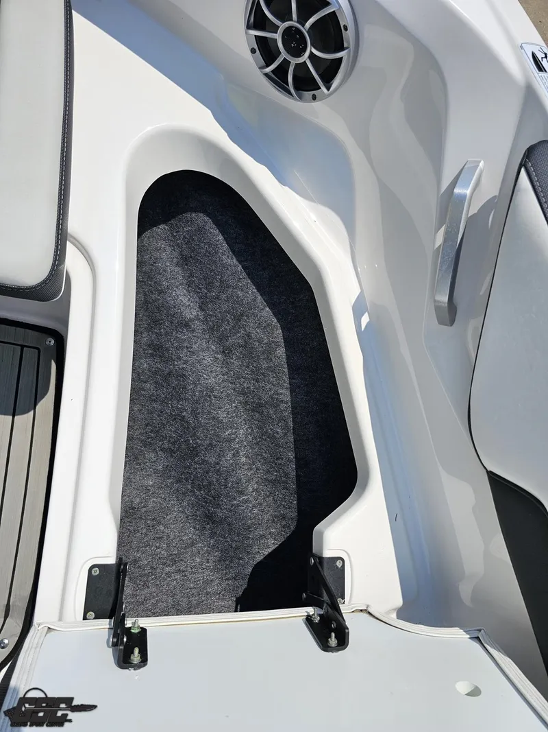 Slide: The Image of Yamaha 195S 2022 - 72