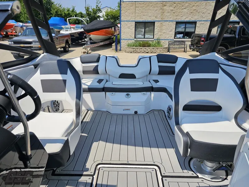 Slide: The Image of Yamaha 195S 2022 - 77