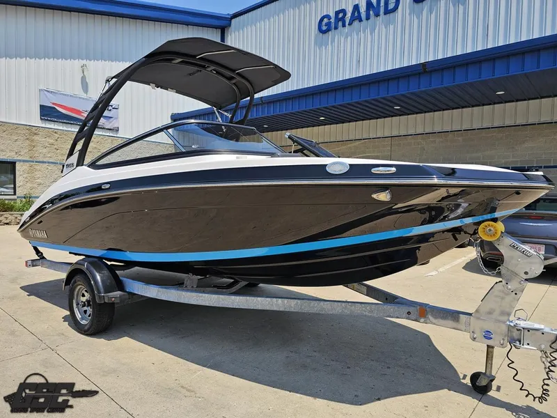 Slide: The Image of 2022 Yamaha Boats 195S on trailer outside dealership, showcasing sleek design and modern features. - 8