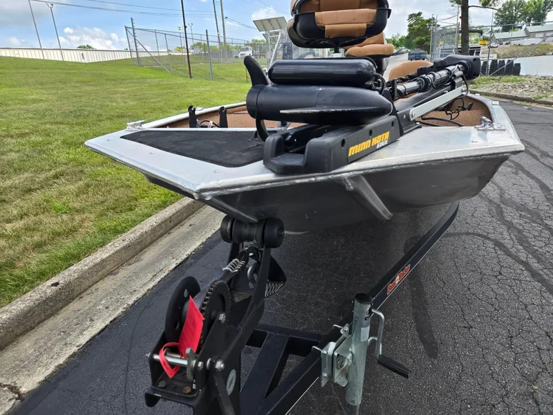 Slide: The Image of 2018 Tracker Bass Tracker 40th Anniversary Heritage Edition boat on trailer, featuring Minn Kota motor. - 7