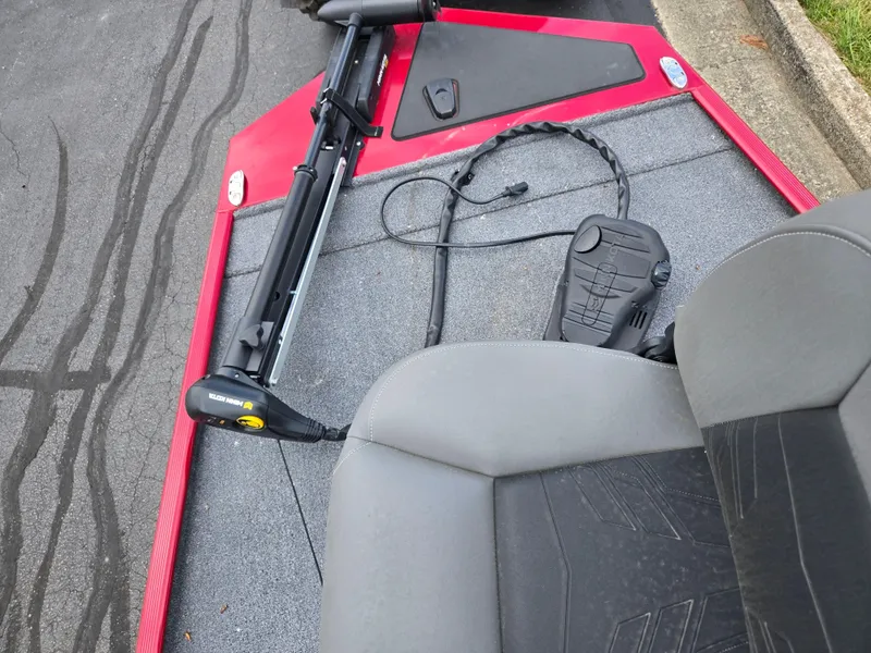 Slide: The Image of 2024 Tracker Bass Tracker Classic XL boat deck with trolling motor and seat. - 15