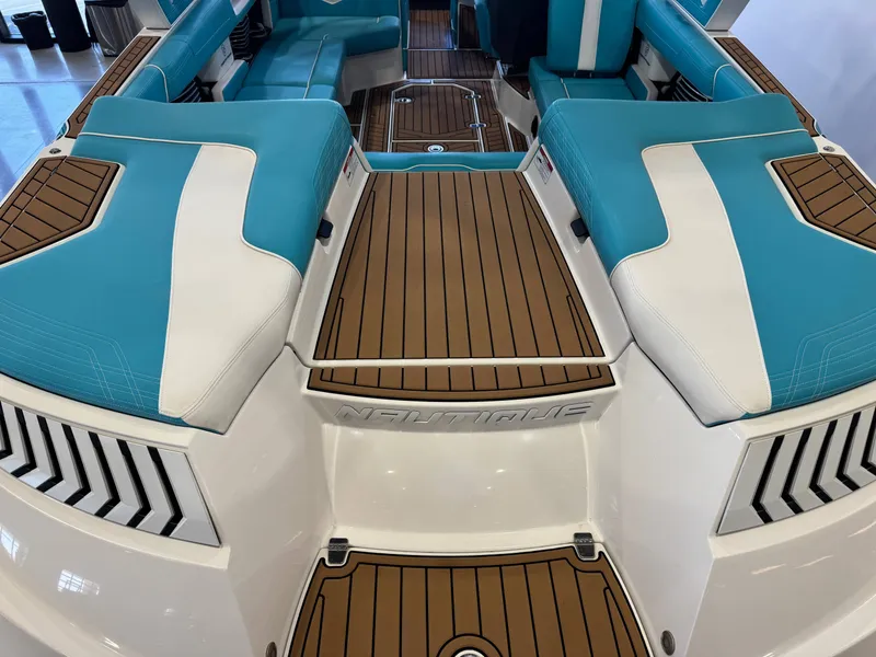 Slide: The Image of Nautique Super Air Nautique G23 2018 - 10