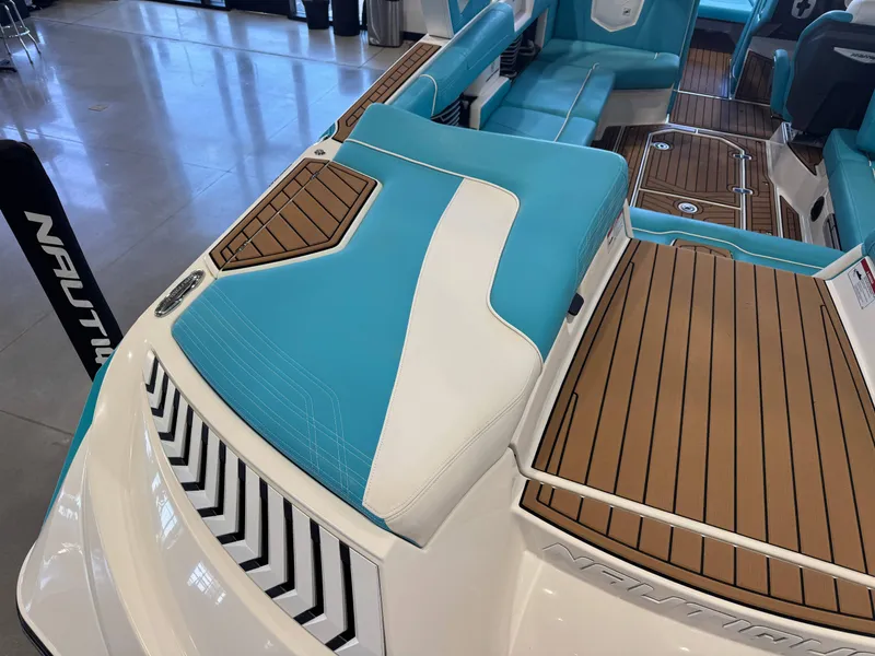 Slide: The Image of Nautique Super Air Nautique G23 2018 - 12