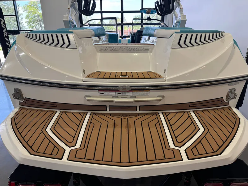 Slide: The Image of Nautique Super Air Nautique G23 2018 - 8