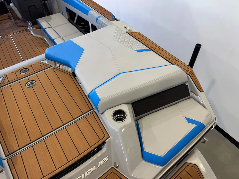 Slide: The Image of Nautique Super Air Nautique GS22 2026 - 10