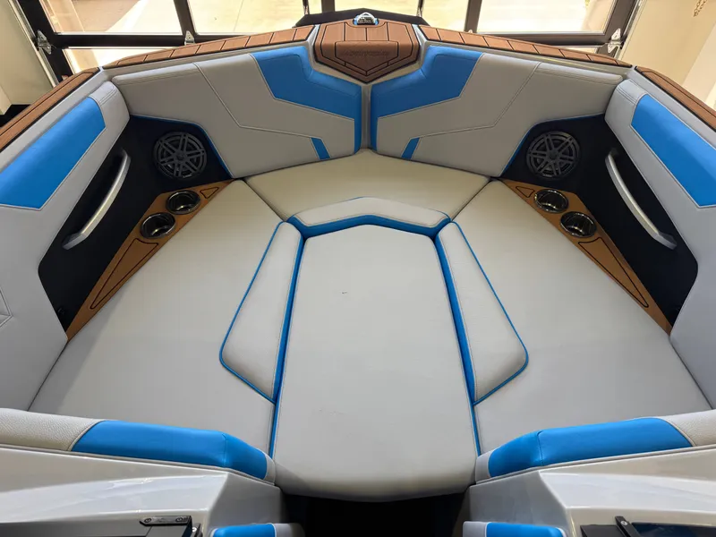 Slide: The Image of Nautique Super Air Nautique GS22 2026 - 16