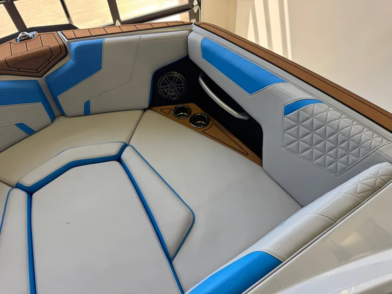 Slide: The Image of Nautique Super Air Nautique GS22 2026 - 17