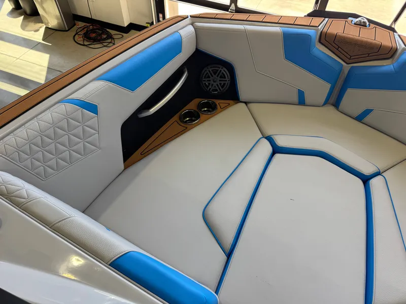 Slide: The Image of Nautique Super Air Nautique GS22 2026 - 18