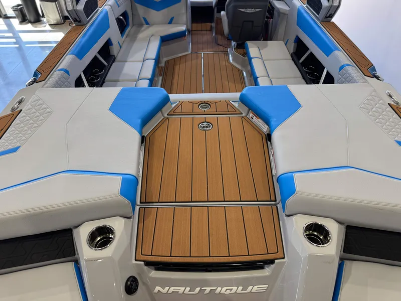 Slide: The Image of Nautique Super Air Nautique GS22 2026 - 9