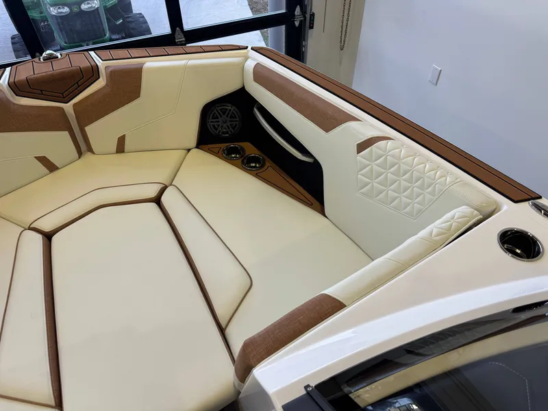 Slide: The Image of Nautique Super Air Nautique GS24 2026 - 17