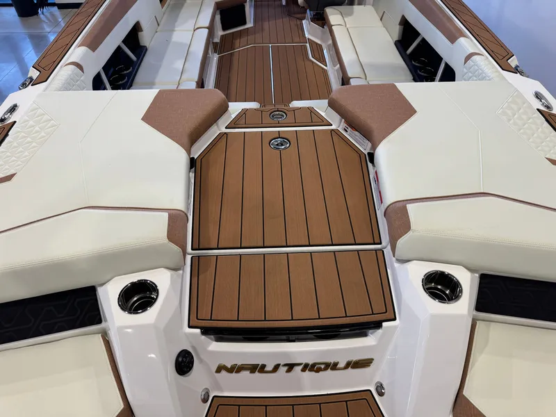 Slide: The Image of Nautique Super Air Nautique GS24 2026 - 9