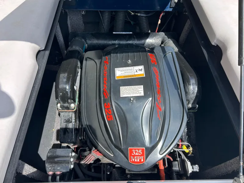 Slide: The Image of 2010 Supra Launch 21 V engine, 325 MPI, detailed view. - 11