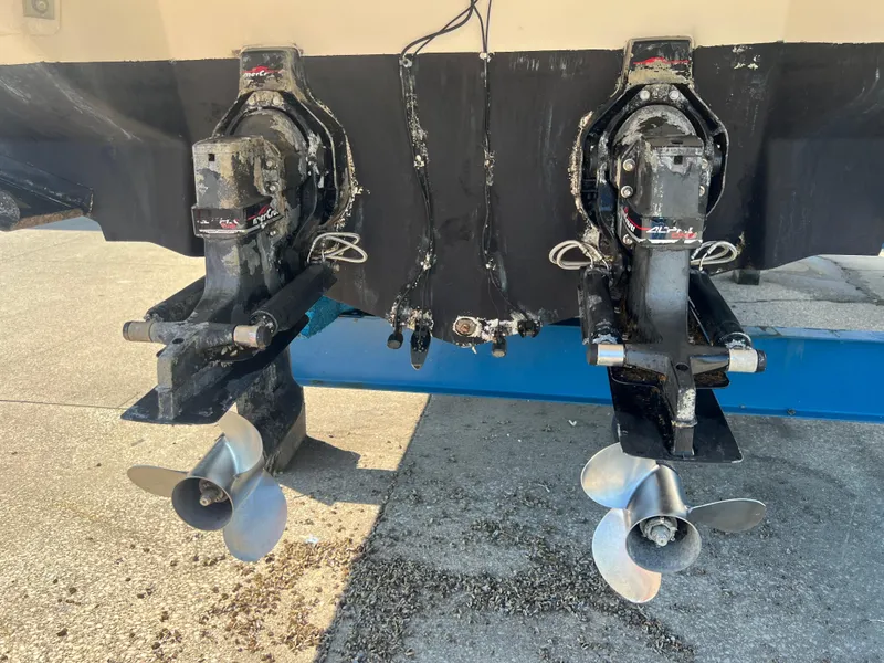 Slide: The Image of 1998 Sea Ray 290 Sundancer boat with MerCruiser outdrive, docked on a sunny day. - 21