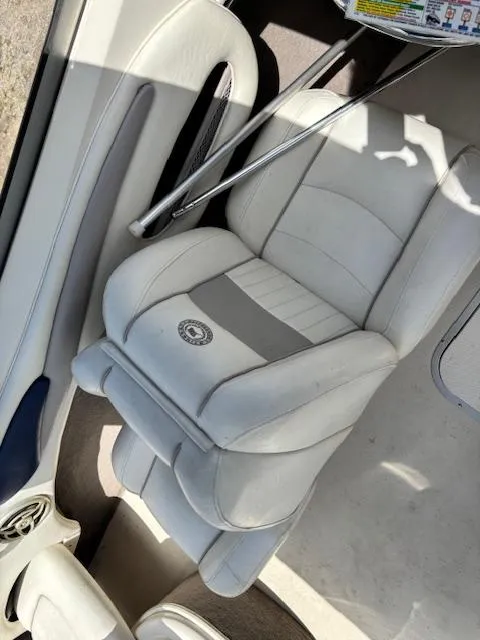 Slide: The Image of 2006 Stingray 185 LS/LX boat interior with white cushioned seating. - 14