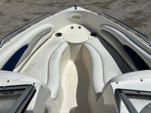 Slide: The Image of 2006 Stingray 185 LS/LX boat interior with white seating and cup holders. - 8