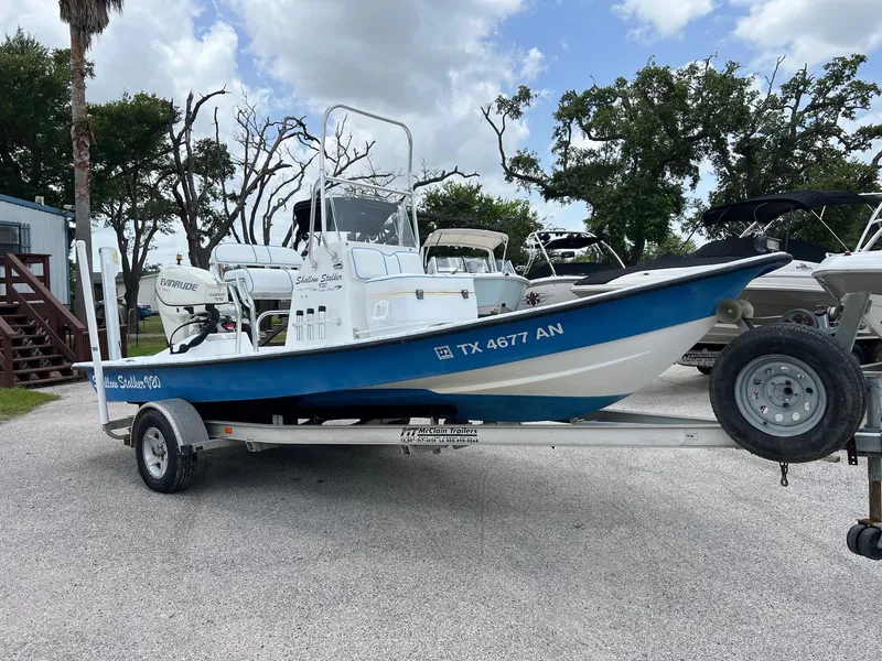 The Image of 2007 Shallow Stalker V20 boat on trailer, parked outdoors under cloudy sky. - 1
