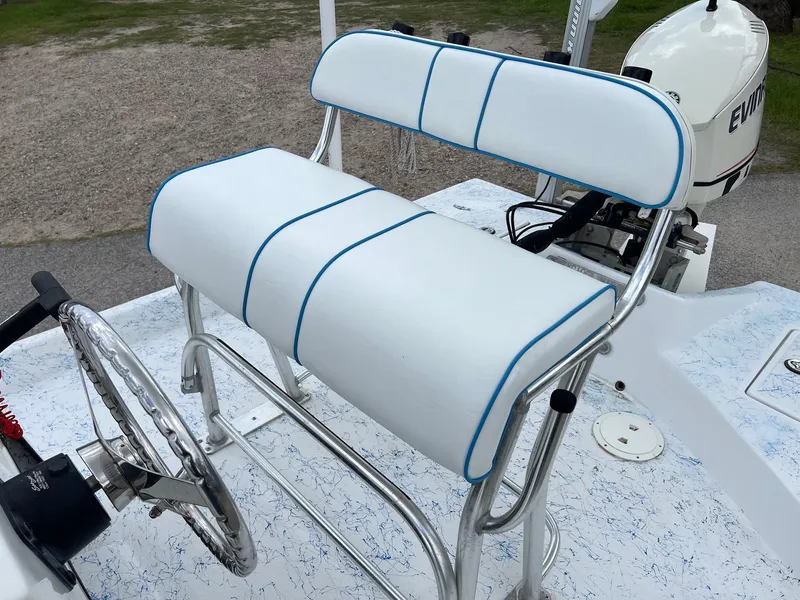 Slide: The Image of White and blue seating on 2007 Shallow Stalker V20 boat with Evinrude motor. - 9