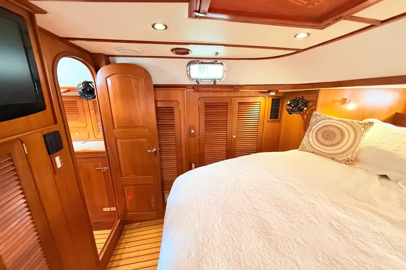 Slide: The Image of Luxurious 2008 Hylas 46 yacht cabin with wooden interior and cozy bedding. - 30