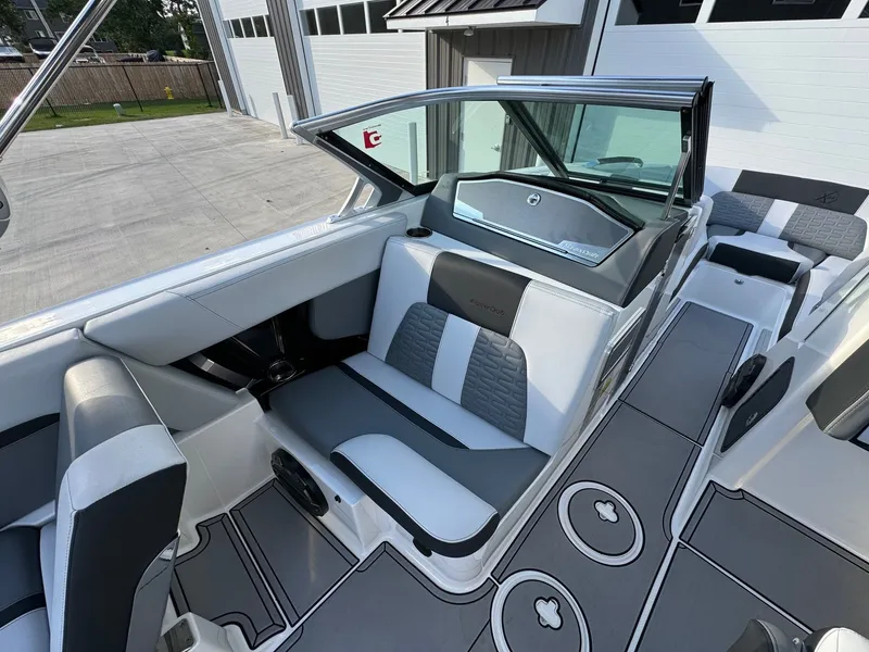 Slide: The Image of MasterCraft X24 2019 - 14