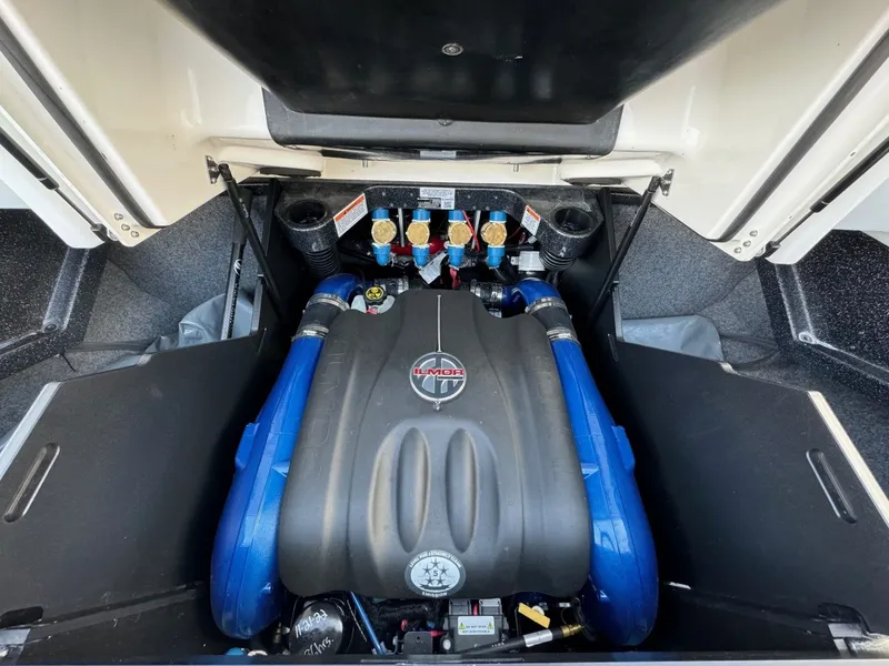 Slide: The Image of MasterCraft X24 2019 - 17