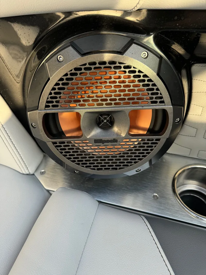 Slide: The Image of MasterCraft X24 2019 - 18