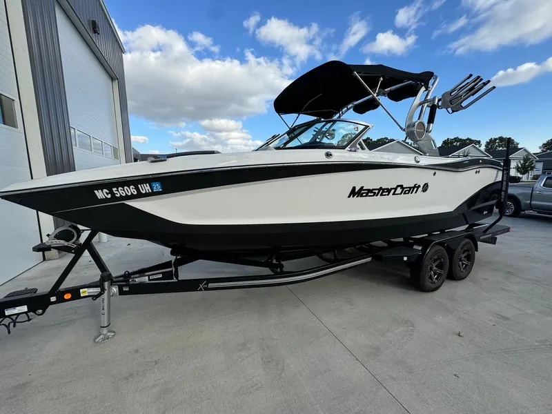 Slide: The Image of MasterCraft X24 2019 - 2
